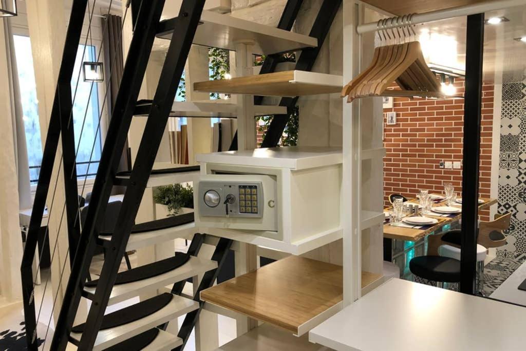パリLoft Nazareth Quartier Du Maraisアパートメント エクステリア 写真